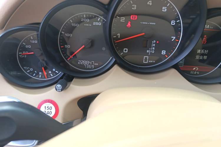 Used Porsche Cayenne 2011 Cayenne 3.0T Odometer Close Up