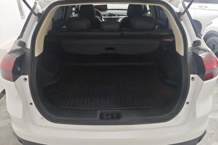 Used Geely Auto Emgrand X7 Sport 2018 1.8TD Automatic Two-Wheel Drive Smart Connect 4G Internet Edition Trunk