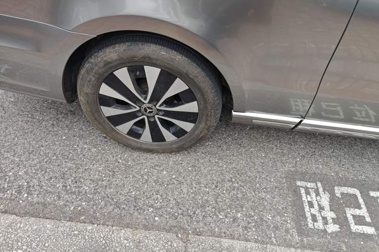 Used Mercedes-Benz Vito 2021 2.0T Business Version 7 Seats Right Rear Wheel Hub