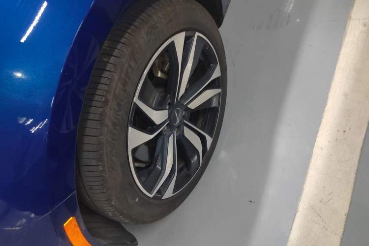 Used SERES SF5 2021 Four-Wheel Drive Freedom Expedition Edition
