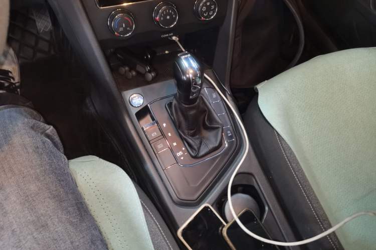 Used Volkswagen Tharu 2020 280TSI Two-Wheel Drive Trend Edition China VI Standard Gear Lever