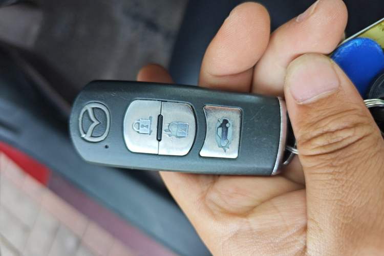 Used Mazda 3 Axela 2016 Sedan 1.5L Automatic Luxury Model
