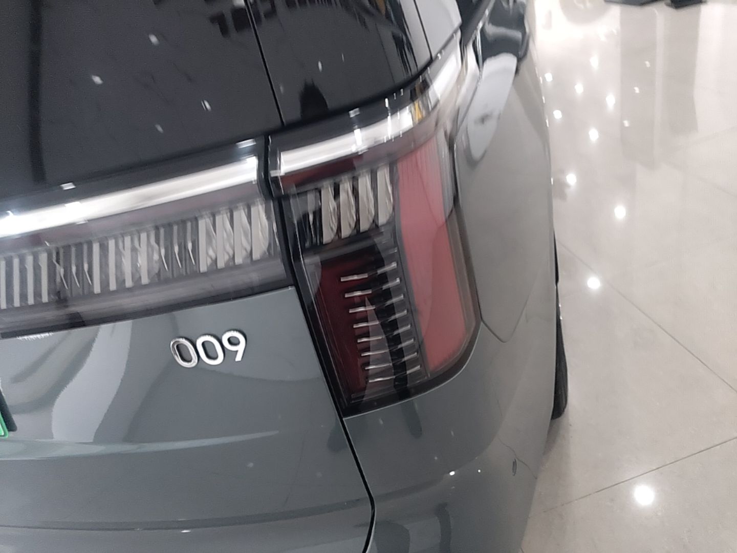 Zeekr 009 2024 7-Seater Aisle Version 108 kWh — снимка 9