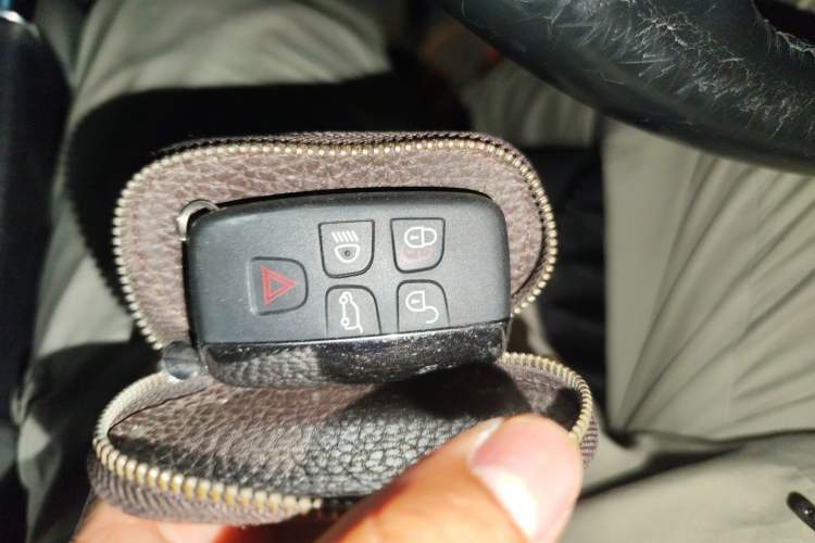 Used Land Rover Discovery 2016 3.0 SC V6 SE Vehicle Key