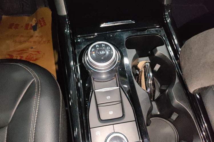 Used Ford Explorer 2020 EcoBoost 285 4x4 Trend Edition 7-Seater Gear Lever