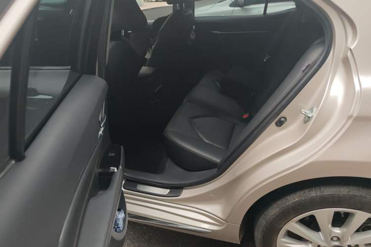 Used Toyota Camry 2023 2.0G Luxury Edition
