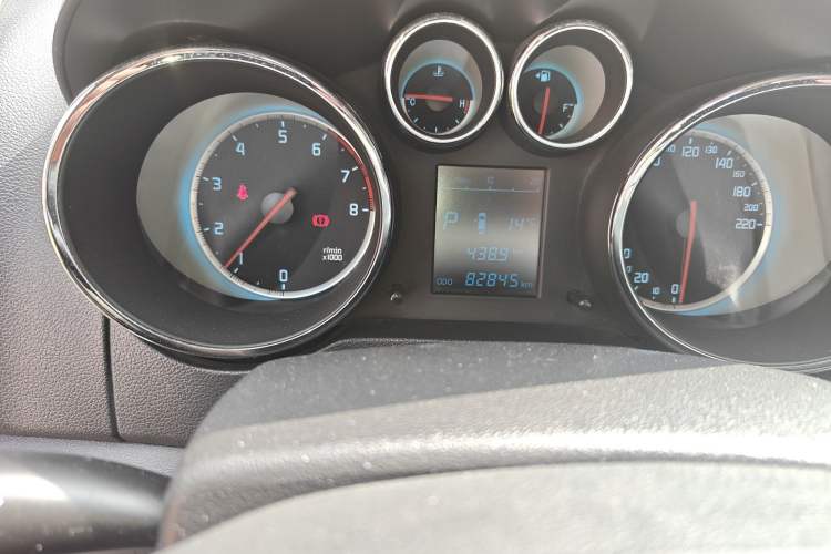 Used CHANGAN CS35 2015 1.6L Automatic Luxury Model China V Standard Odometer Close Up