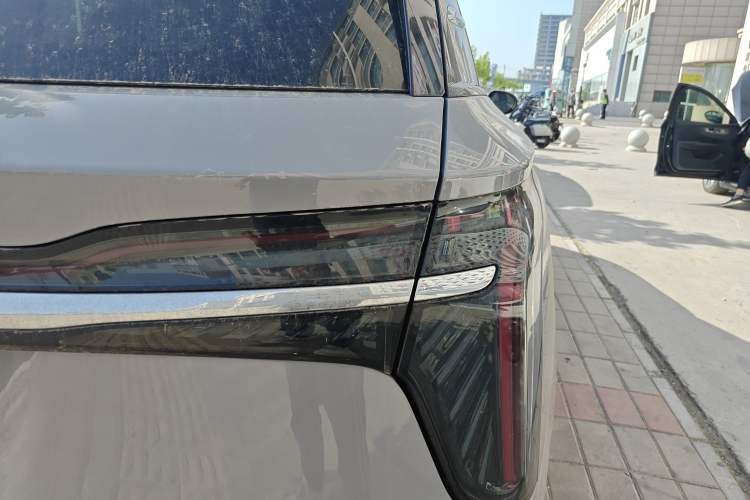 Used Hongqi HS7 PHEV 2024 2.0T PHEV Four-Wheel-Drive Flagship Edition 6 Seats
