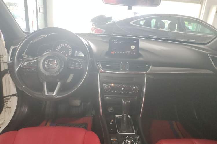 Used Mazda CX-4 2018 2.0L Automatic Two-Wheel Drive Blue Sky Premium Upgrade Version China V Standard Center Console