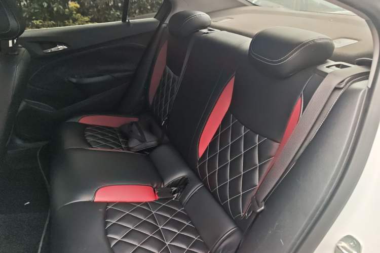 Used Chevrolet Cruze 2018 320 Automatic Pioneer Sunroof Edition Left Rear Seat