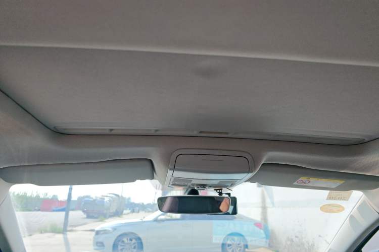 Used Volkswagen Sagitar 2018 1.6L Automatic Comfort Model Headliner