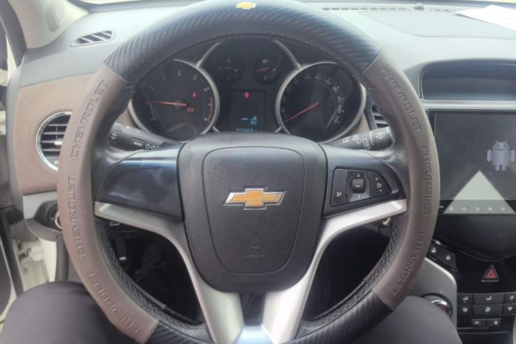 Used Chevrolet Cruze 2013 Hatchback 1.6L Manual Luxury Model Steering Wheel