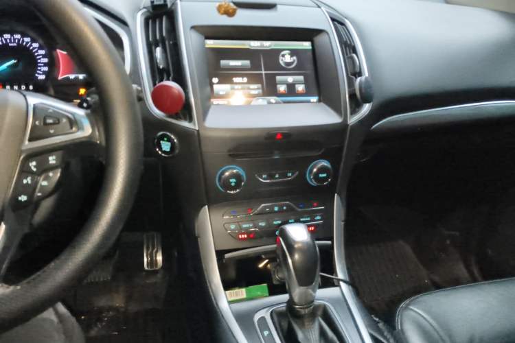 Used Ford Edge 2015 2.0T GTDi Two-Wheel-Drive High-Line Version