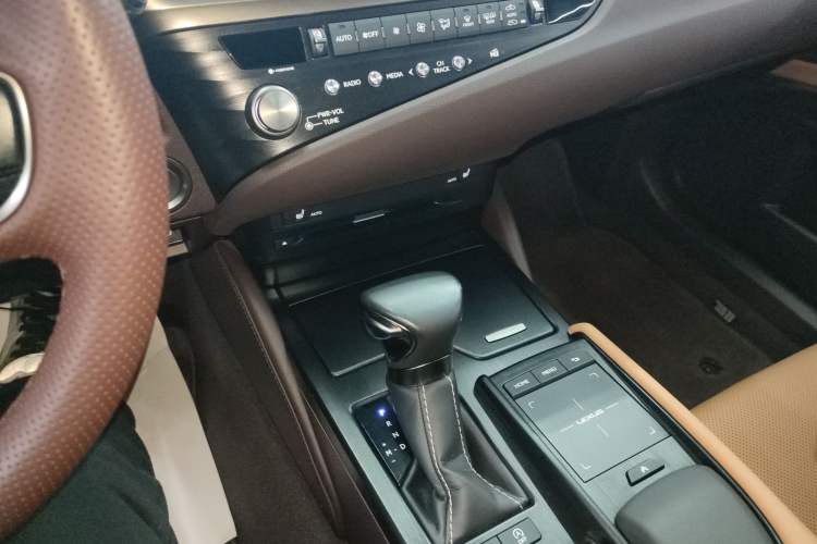 Used Lexus ES 2020 200 Excellence Edition