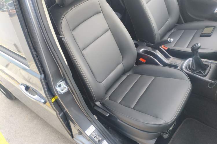 Used Jinbei Gold Hiace 2021 1.5L Passenger Van Travel Lion 6-Seater Right Front Seat