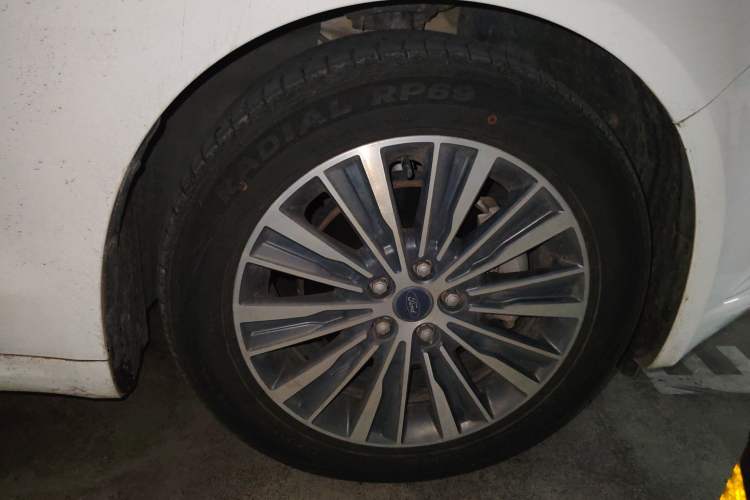 Used Ford Mondeo 2018 EcoBoost 200 Intelligent Control Luxury Model China V Standard Right Front Wheel Hub