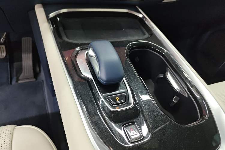 Used Zeekr 009 2024 Six-Seat Executive Version 4WD 108 kWh
