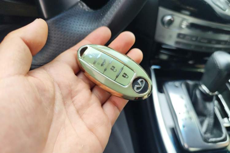 Used Infiniti Q70 2017 Q70L 2.5L Elite Edition Vehicle Key