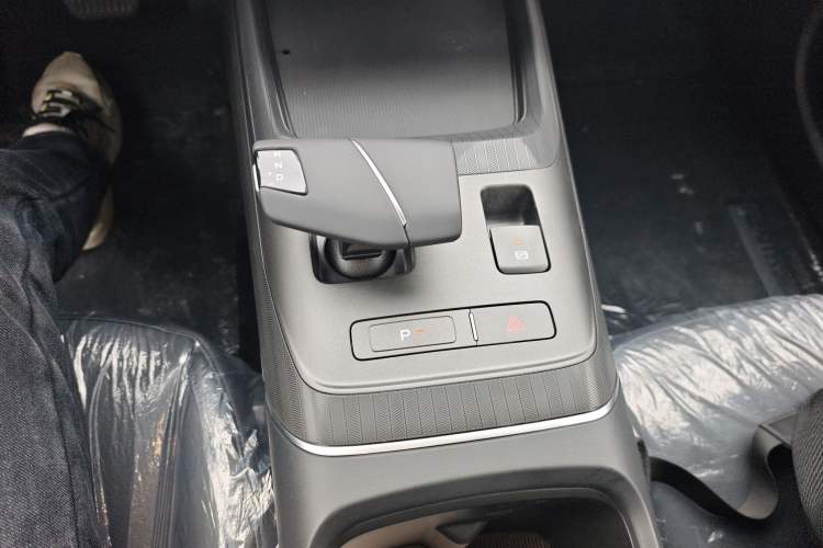 Used CHANGAN Eado 2025 Blue Whale 1.5T 500Bar Prestige Model Gear Lever