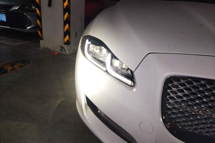 Used Jaguar XJ 2016 XJL 2.0T Two-Wheel-Drive Elegant Business Edition Right Front Headlight