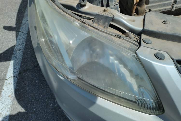 Used Chevrolet Sail 2013 Sedan 1.2L Manual Fashionable Happiness Edition Right Front Headlight