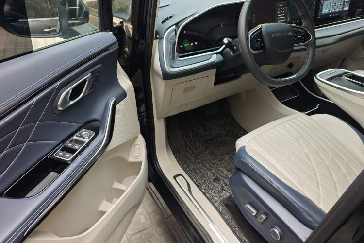 Used SAIC MAXUS G90 2024 2.0T Xingyun Seven-Seater Version