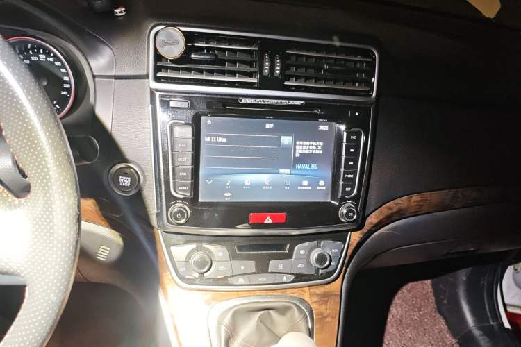 Used Haval H6 2015 Revised Version Sport Edition 1.5T Manual Transmission Two-Wheel Drive Elite Grade
