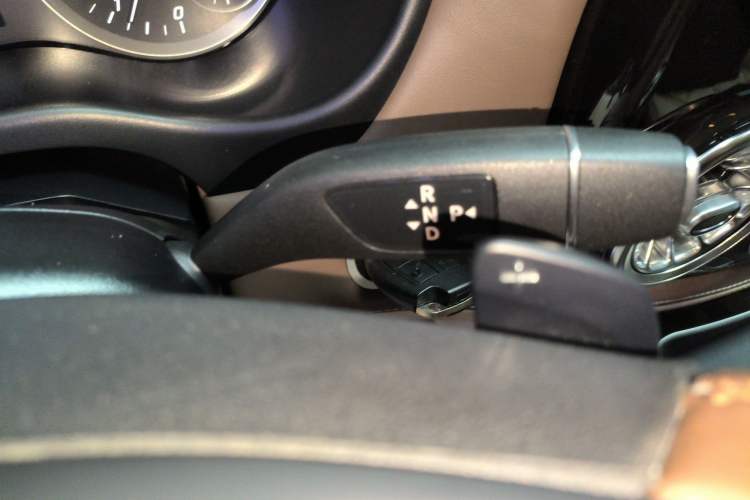 Used Mercedes-Benz Vito 2021 2.0T Business Version 7 Seats Gear Lever