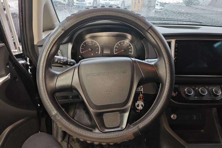 Used FORTHING Lingzhi 2023 M5L 1.6L Base Model 5 Seats
