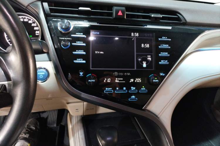 Used Toyota Camry 2018 Dual-Engine 2.5 HG Luxury Edition Audio And AC Panel