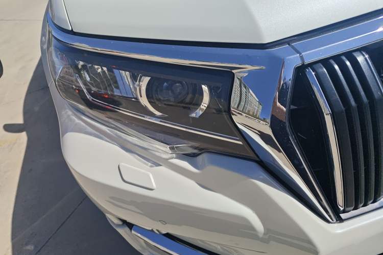 Used Toyota Prado 2019 3.5L Automatic TX-L Deluxe Edition with Rear-Mounted Spare Tire Right Front Headlight