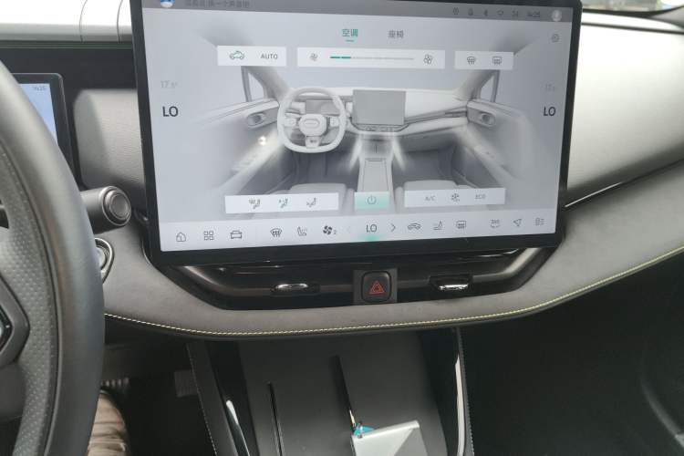 Used Lynk & Co 06 2025 Renew 1.5T Halo Audio And AC Panel