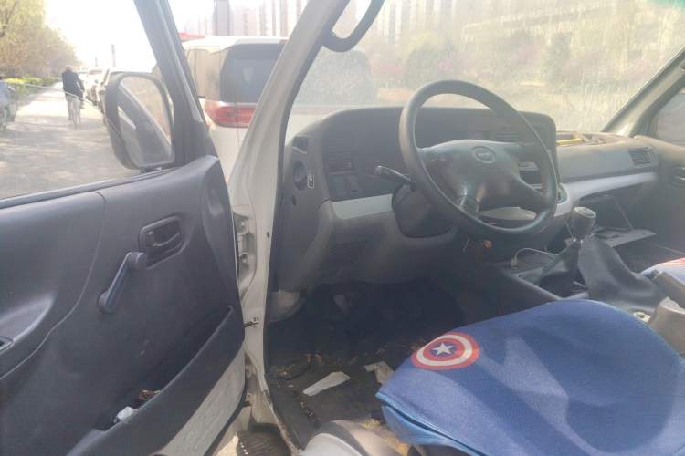 Used Jinbei Hiace 2018 2.0L Fifth-Generation Box Truck Standard Roof 2 Seats 4G19
