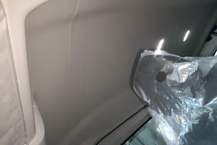 Used SAIC MAXUS Xintu V90 2022 2.0T Automatic Zhiyun King Rear-Drive Long Wheelbase High-Roof Design with Single Rear Tire—6/7 Seater
