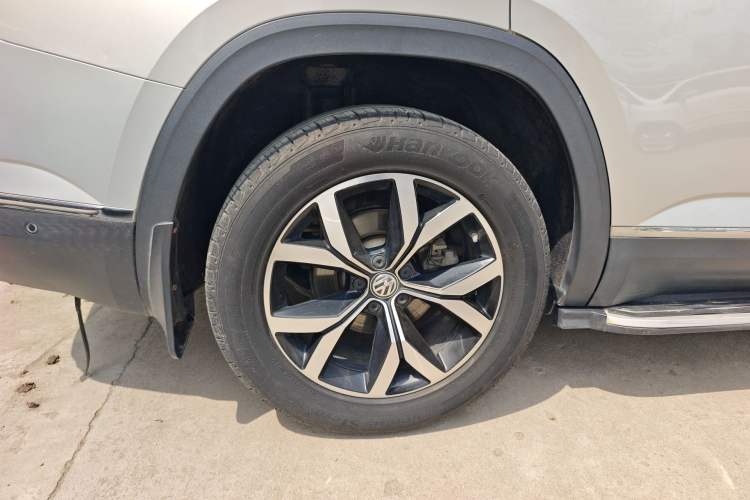 Used Volkswagen Teramont 2020 Revised Version 330TSI Two-Wheel Drive Luxury Edition Right Rear Wheel Hub