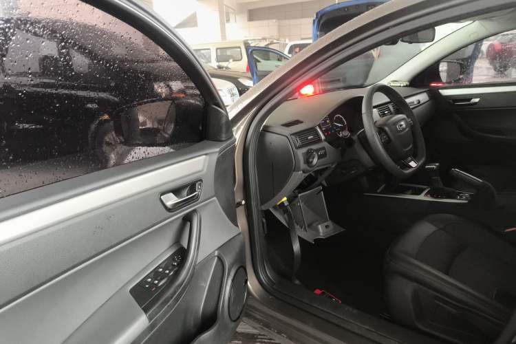 Used Qoros 3 2016 Sedan 1.6L Automatic Zhiyue Model
