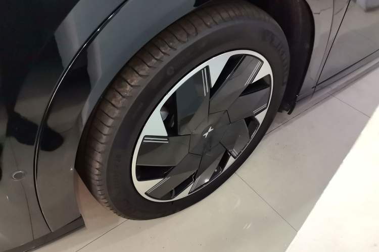 Used XPeng X9 2024 640 All-Wheel Drive High-Performance Max Left Front Wheel Hub