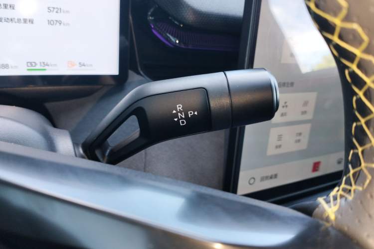 Used Lynk & Co 08 EM-P 2025 220 km All-Wheel-Drive Performance Halo