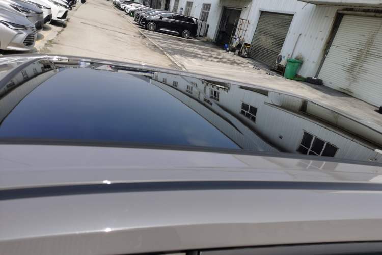 Used Toyota RAV4 2026 Model Dual-Engine 2.0L Two-Wheel Drive Luxury Edition Roof