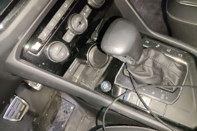 Used Volkswagen Tiguan L 2021 330TSI Automatic Two-Wheel Drive R-Line Flagship Edition
