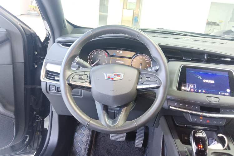 Used Cadillac XT4 2023 28T Two-Wheel-Drive Luxury Version
