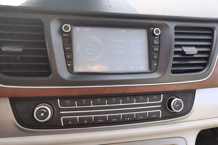 Used SAIC MAXUS G10 2016 2.0T Manual Elite Edition Audio And AC Panel