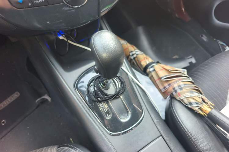 Used Nissan Tiida 2011 1.6L CVT Smart Version Gear Lever
