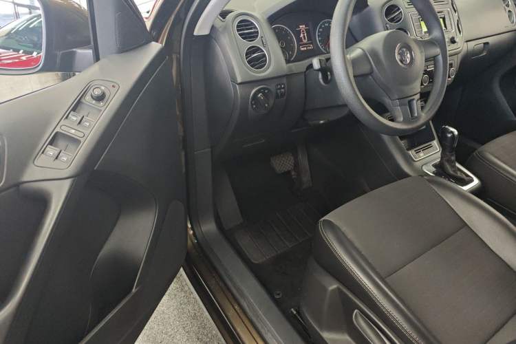 Used Volkswagen Tiguan L 2016 280TSI Automatic Two-Wheel-Drive Silk Road Style Edition
