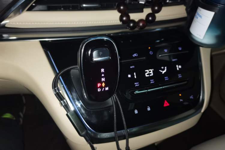 Used Buick GL8 2023 Land Executive Class Deluxe Model