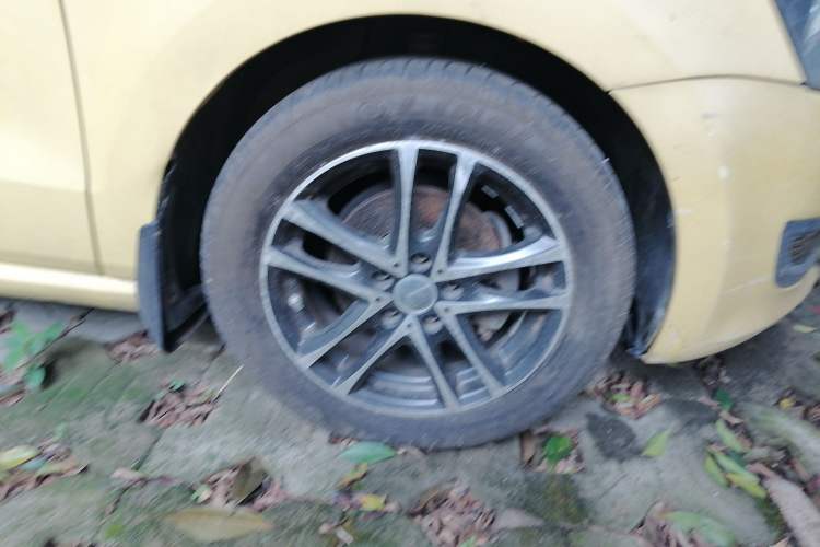 Used Volkswagen Polo 2011 1.4L Manual ZhiLe Edition Right Front Wheel Hub