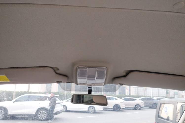 Used SAIC MAXUS Xintu V80 2024 Aotuntong 6MT Short-Wheelbase Ultra-Low Roof 127 Ps 5/6 Seats