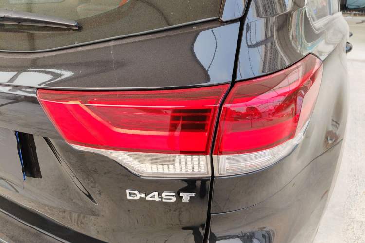 Used Toyota Highlander 2018 2.0T Two-Wheel Drive Elite Edition 7 Seats China VI Standard Right Rear Taillight