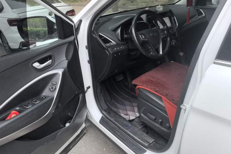 Used Hyundai Santa Fe 2013 Revised Version 2.4L Automatic All-Wheel Drive Smart Type
