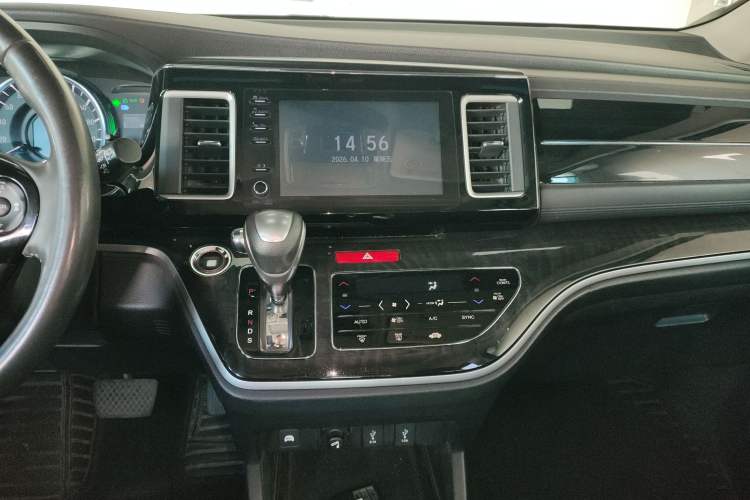 Used Honda Elysion 2019 2.0L Hybrid Luxury Edition Audio And AC Panel